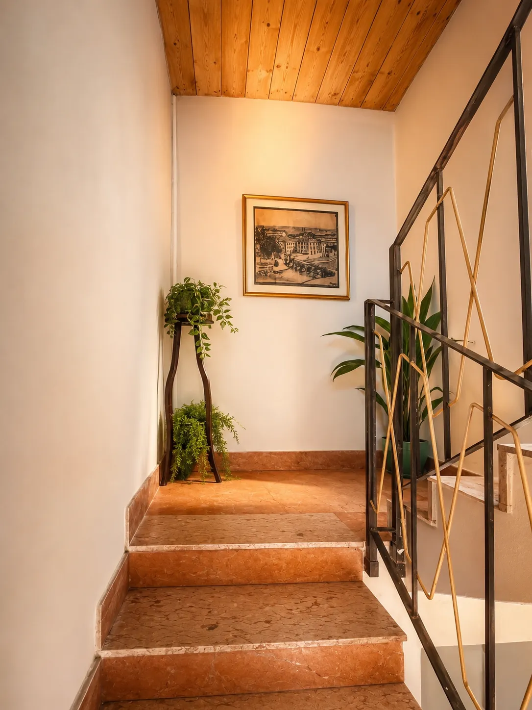 Le scale interne della villa